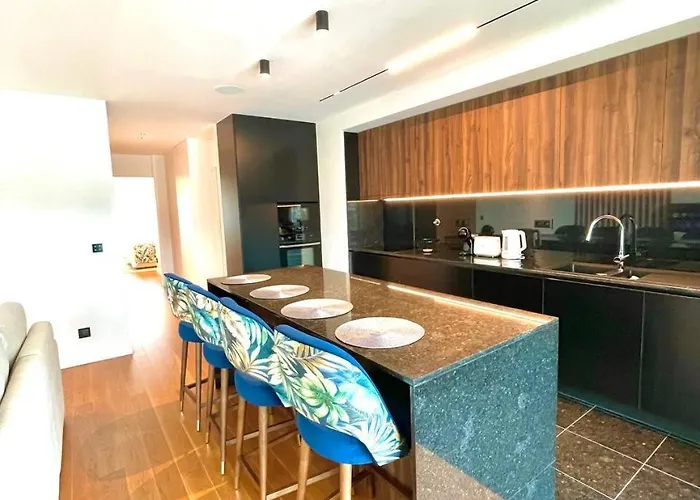 Lux Ocean View Varino 05 公寓