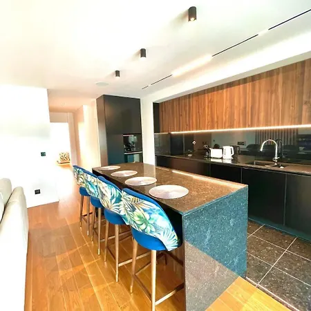 Lux Ocean View Varino 05 דירה